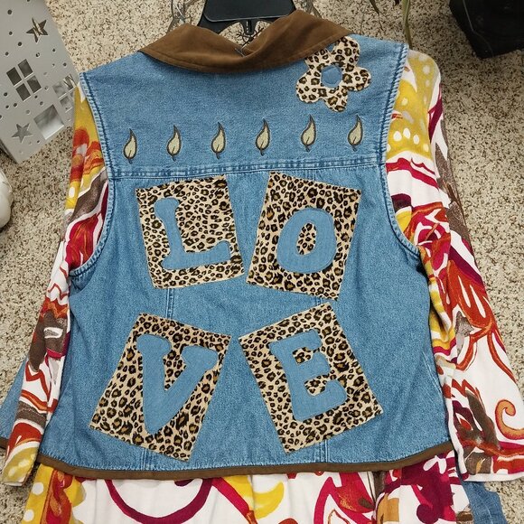3741 Size Large Bechamel Upcycled Appliqued Jean Vest. - Picture 4 of 6